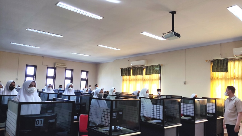 894 Orang Calon Mahasiswa Baru Poltekkes Kemenkes Gorontalo Mengikuti CBT