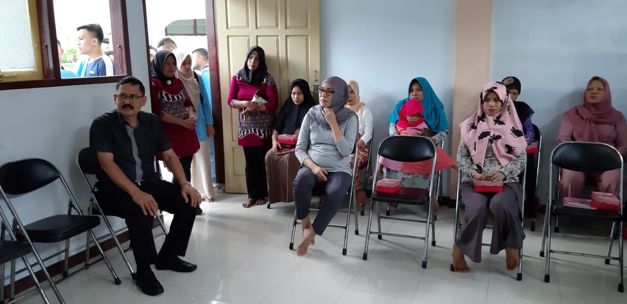 PKL Keperawatan - Peserta ibu hamil Yang menghadiri kegiatan penyuluhan ibu hamil dan pemberian ASI ekslusif oleh Mahasiswa Keperawatan, Di kelurahan Kec. Kota Barat. Kota Gorontalo. Minggu, (01-02-2020).