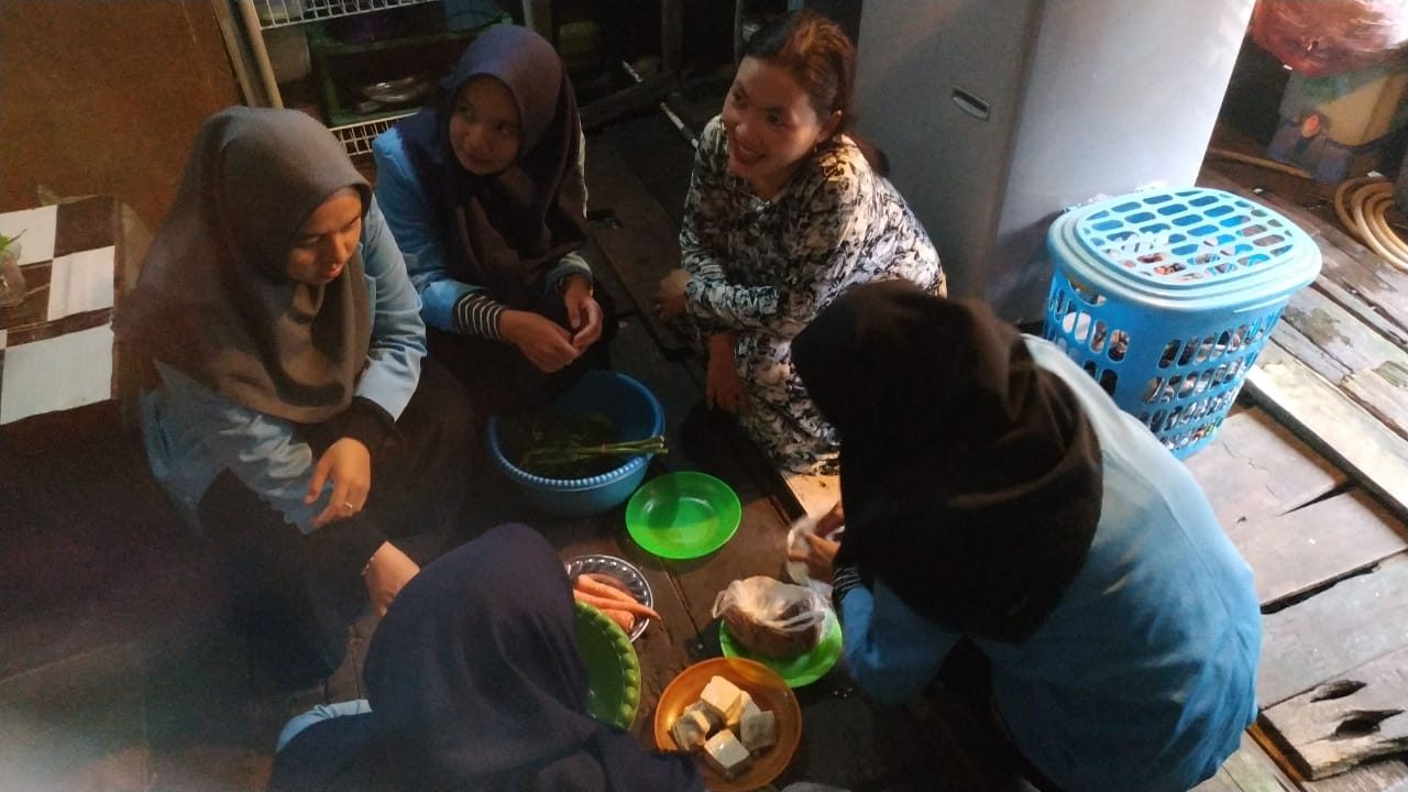PKL Gizi - Pembuatan Bubur Tim sebagai makanan pendamping Asi.Di Keluarahan Tenda Kec. Hulonthalangi Kota Gorontalo. Selasa, (04-03-2020)