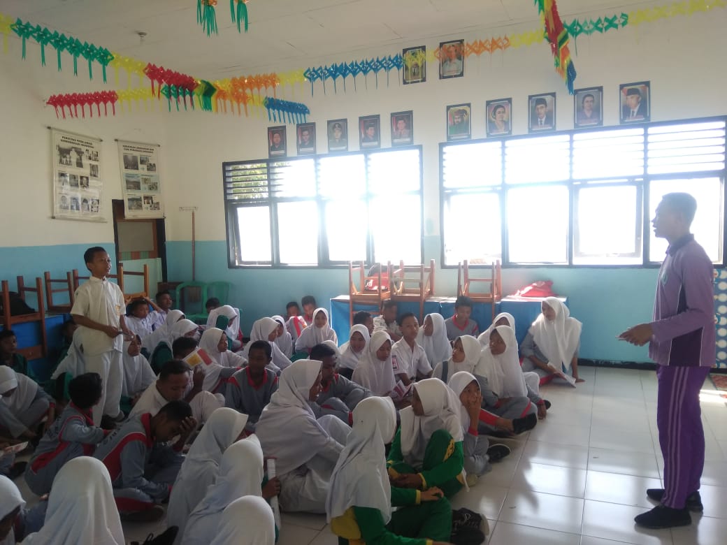 PKL Gizi- Pemberian Materi Kesehatan pada siswa di sekolah yang berada di kelurahan Pohe. Jumat, (28-02-2020).